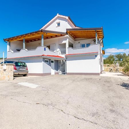Apartments Barica Примоштен Экстерьер фото