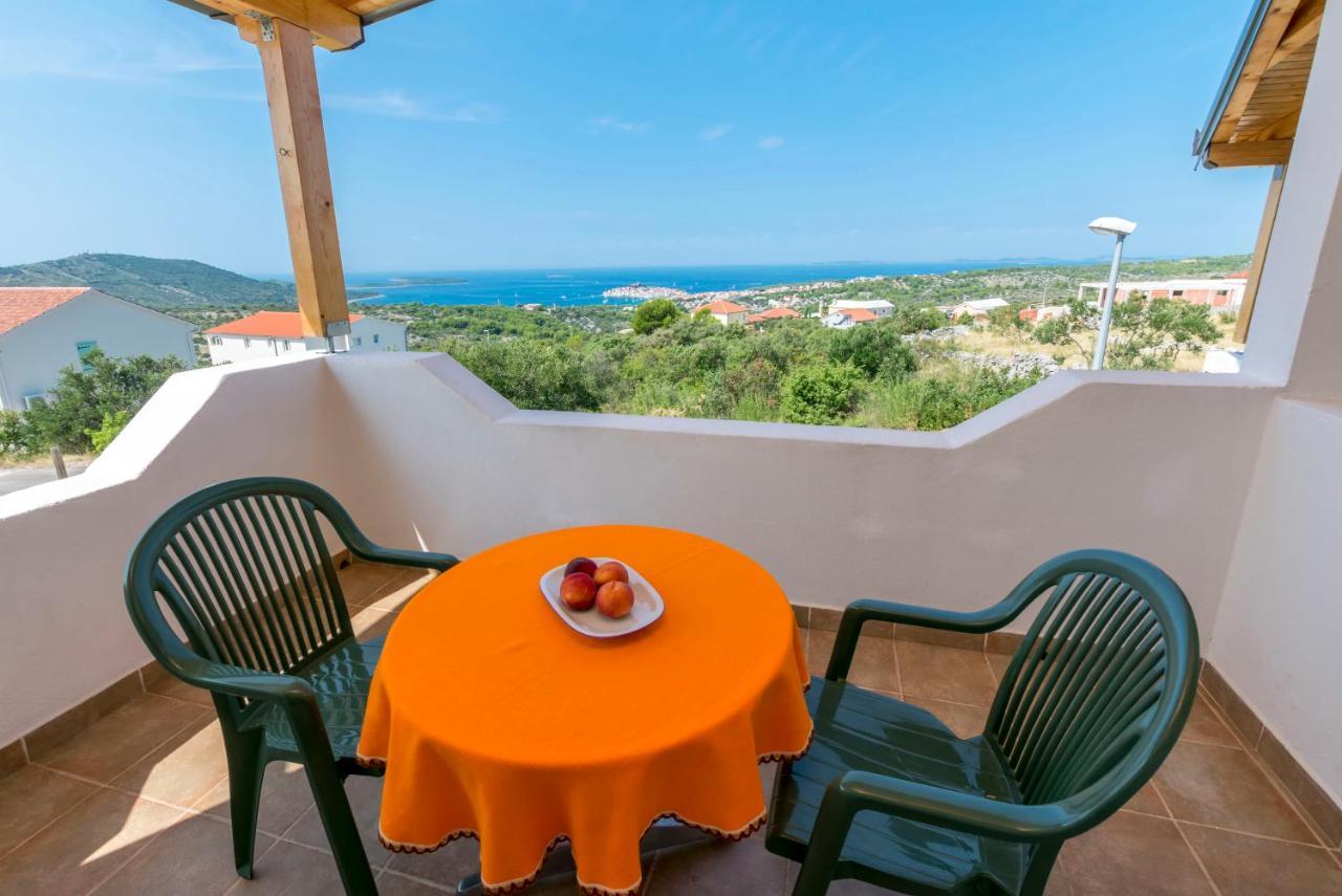 Apartments Barica Примоштен Экстерьер фото