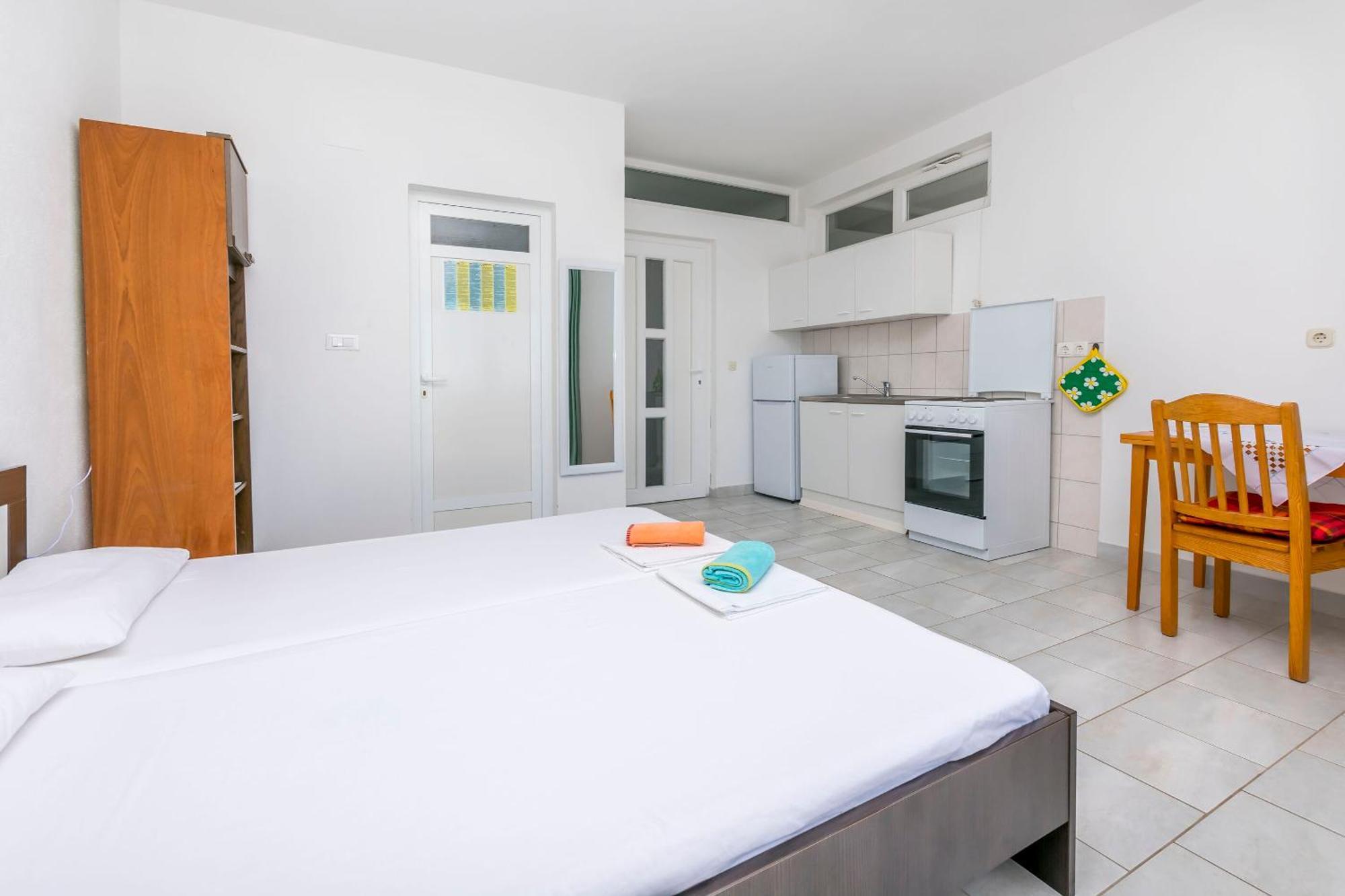 Apartments Barica Примоштен Экстерьер фото